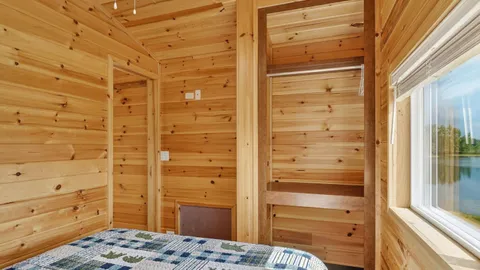 Deluxe Cabin #4 - Sleeps 6 — image 6 of 6