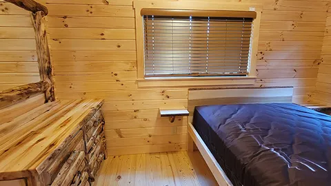 Lakeview Cottage — image 2 of 8