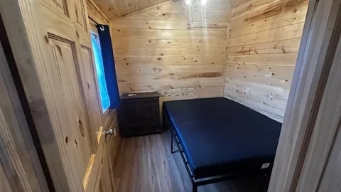 2 Deluxe Cabin — image 2 of 7