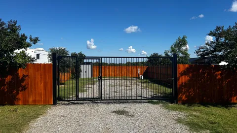 Fenced XL Full Hookup (Back-in) — image 2 of 4