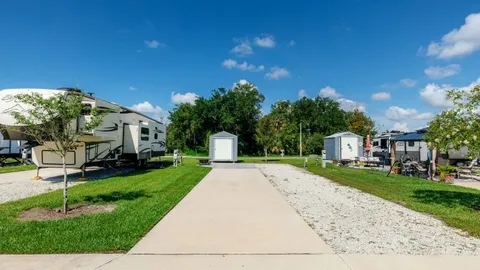 Premium Highlands Full Hookup RV Site — image 2 of 2