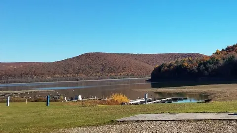 Seasonal, Waterfront, West Campsite — image 1 of 3