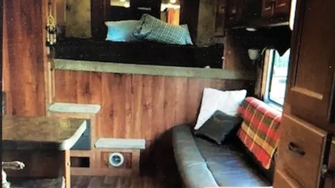 Camper — image 2 of 5