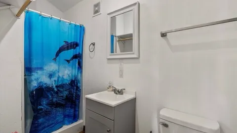 Lake View Room #5 — image 2 of 4