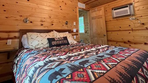 Laurel Mountain Mist Cabin — image 2 of 7