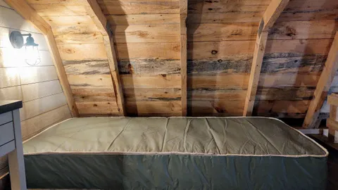 Rental Cabin — image 11 of 11