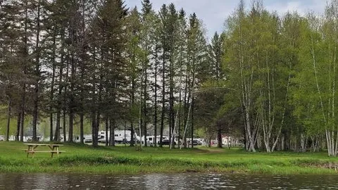 30/50 Amp Deluxe RV Site — image 2 of 12