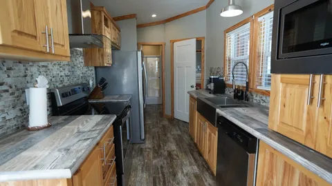 Tiny Cabin — image 11 of 11