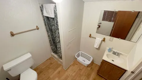 Cabin 02 — image 2 of 9
