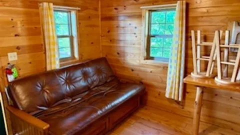 Cabin W/E/S — image 2 of 10