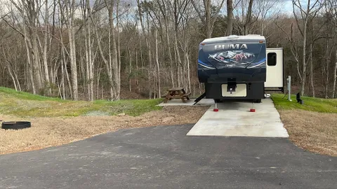 50' Pond View Back In/FHU 30/50amp — image 2 of 3