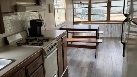 Poplar Point: Sleeps 6 Camper Retreat — Bright Florida Room & Steps to the Fun — image 7 of 7