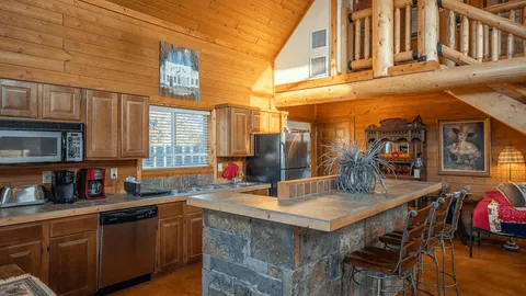 Corner Star Cabin — image 9 of 9
