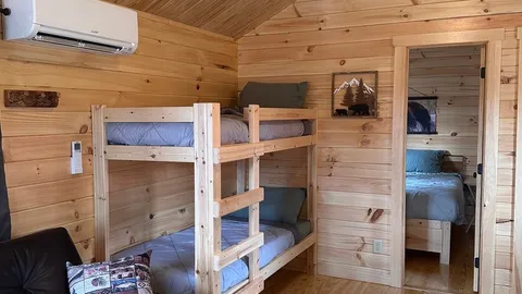 Deluxe Cabin — image 2 of 14