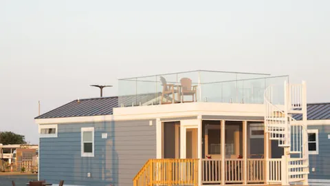 Deluxe Rooftop Cottage — image 1 of 16