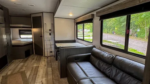 RV Rental — image 2 of 9