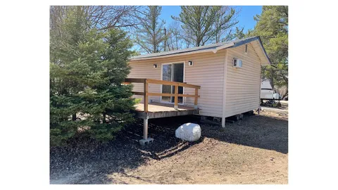 Cabin — image 1 of 4