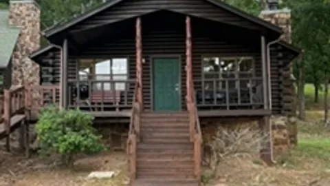 Cabin 05 — image 1 of 3