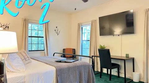 Single Room KING Bathroom/shower ~Hot Tub~Smart TV — image 1 of 7