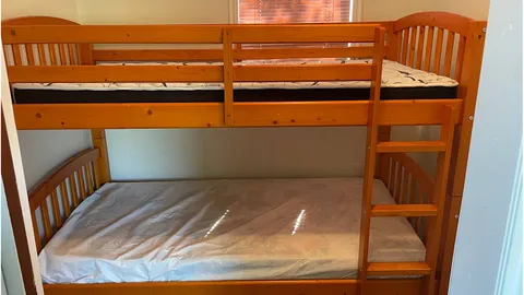 Cabin — image 2 of 4