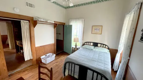 Cabin 12 — image 2 of 6
