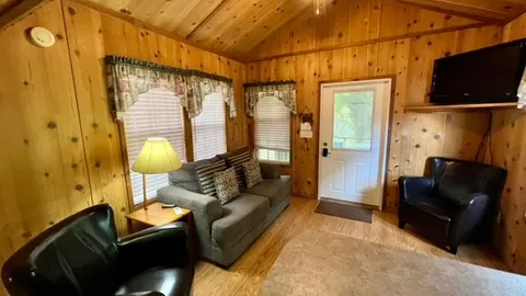 Zug Bug Cottage — image 2 of 15
