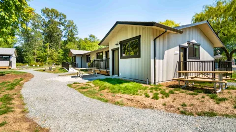 E- Junior Cabin — image 2 of 3