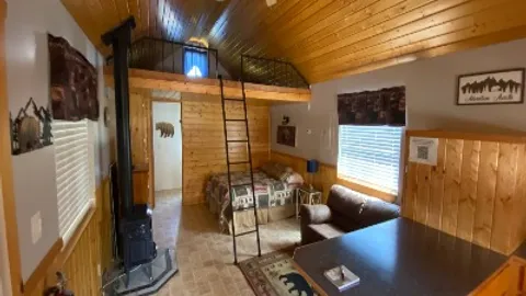 Deluxe Blue Cabin — image 5 of 5