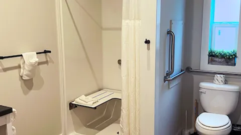 Premium 1 bedroom Cottage - Accessible — image 5 of 5