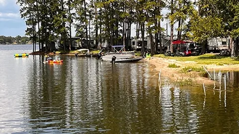 Island Waterfront Full HookUp — image 2 of 7