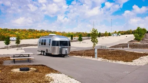 22' Airstream - Sleeps 2-4 — image 2 of 11