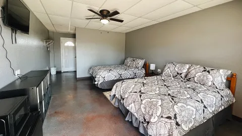 Motel - 2 Full Beds — image 1 of 7