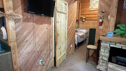 Medium Cabin Full Fridge — image 13 of 13