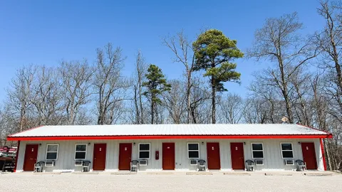Motel - 2 Full Beds — image 2 of 7