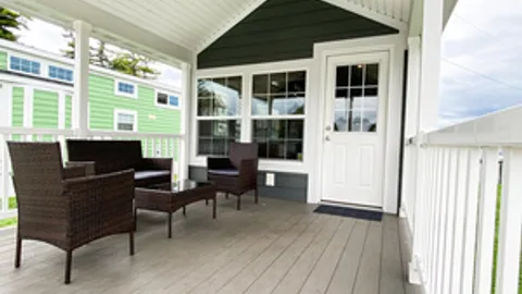 Poolside Cottage - Emerald (4 Person) — image 11 of 11