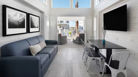 Bayview Cottage - 1 Bedroom with Loft — image 1 of 11