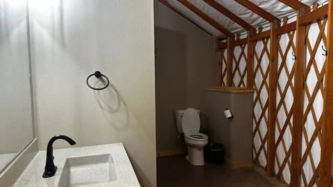 Modern Lodging - Comanche — image 10 of 10