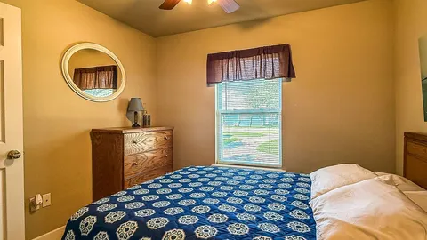COTTAGE - 1 BEDROOM — image 6 of 6