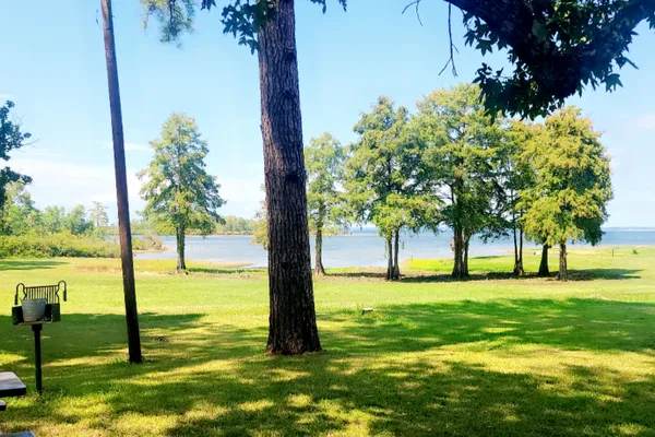 McGee's Landing – photo 1
