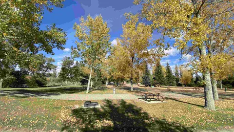 Pull-Through Full Service RV Site — image 1 of 1
