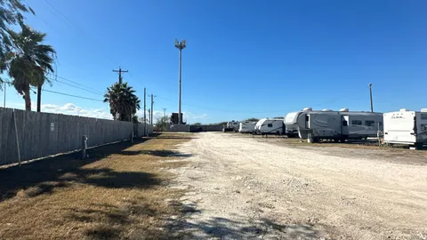 Standard Pull-Through 20/30/50 Amp RV Sites — image 2 of 10