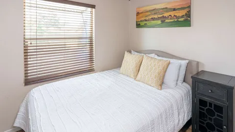 Chateau 2 Bedroom — image 2 of 10