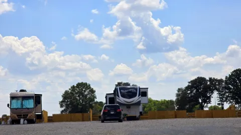 20/30/50 Back-in RV Site — image 2 of 4