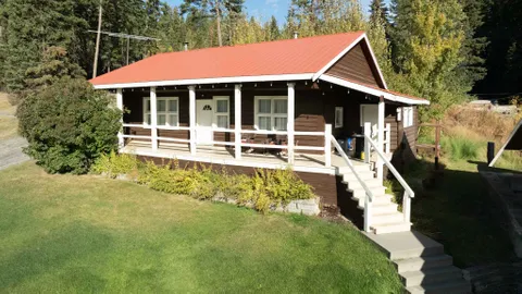 THE REDWOOD COTTAGE — image 1 of 10