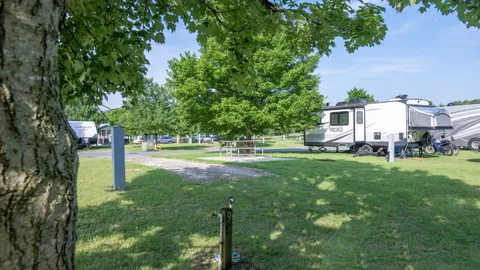 Pull-Thru FHU RV Site — image 2 of 6