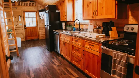 Deluxe Lakeview Double Cabin — image 2 of 17