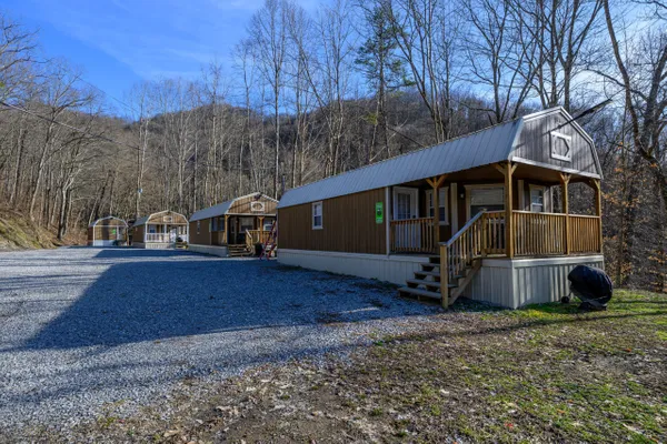 Hillbilly Rentals Resort & Campground – photo 1