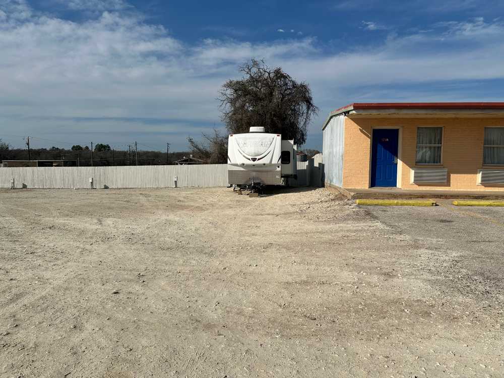 Apollo Lodge and RV Park, Fairfield, Texas - Photo 2