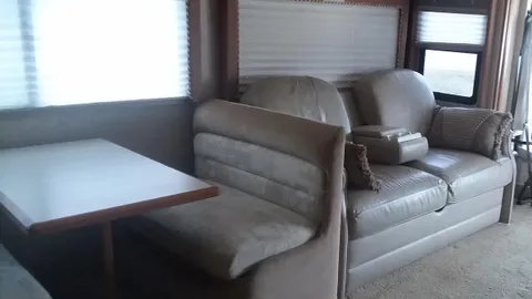 Cabin on Wheels — image 2 of 2