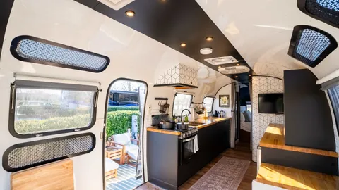 River Front Land Yacht — image 7 of 7